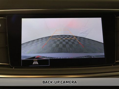 Used 2023 Buick Enclave Essence image 5