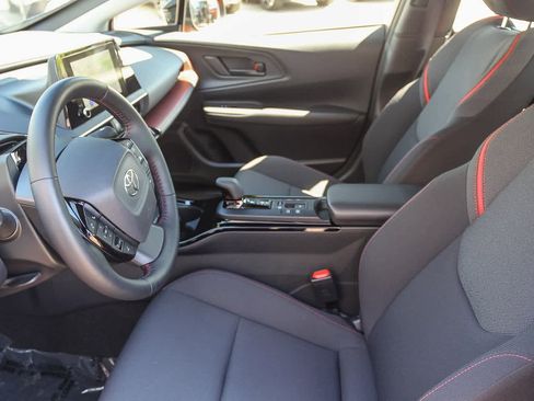 Used 2024 Toyota Prius Prime SE image 17