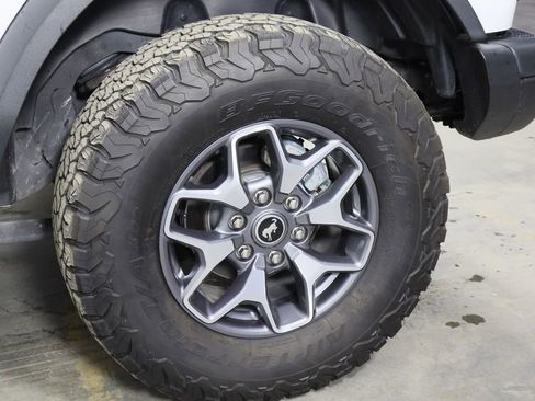 Used 2023 Ford Bronco Badlands image 35