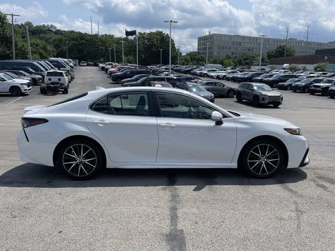 Used 2023 Toyota Camry SE FWD image 7