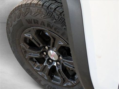 Used 2024 GMC Canyon Elevation w/ Convenience Package image 10