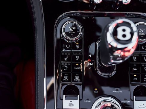 Used 2023 Bentley Continental GT Azure image 59