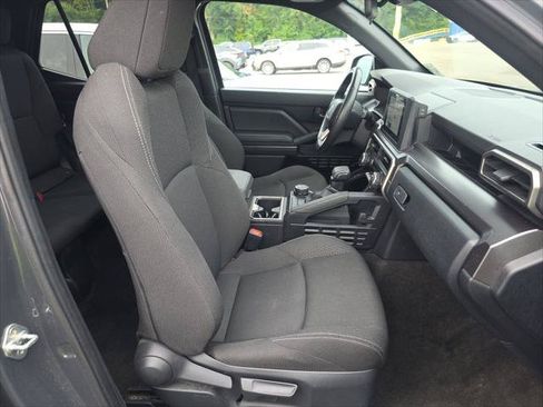 Used 2025 Toyota 4Runner SR5 AWD/4WD image 21