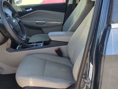 Used 2019 Ford Escape SE image 19