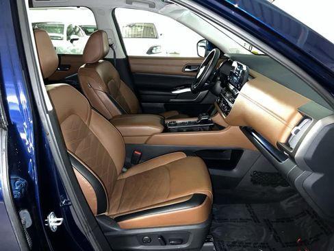 Used 2023 Nissan Pathfinder Platinum image 45