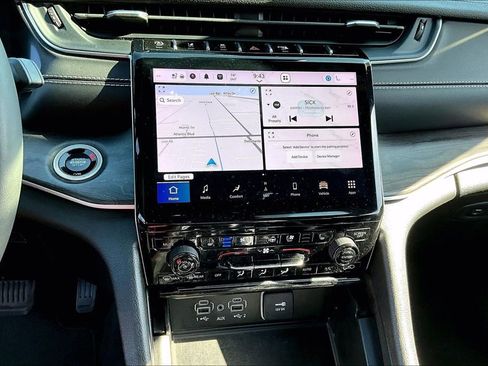 Used 2024 Jeep Grand Cherokee L Limited w/ Luxury Tech Group II image 15