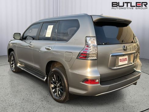 Used 2022 Lexus GX 460 Premium w/ Premium Package image 3
