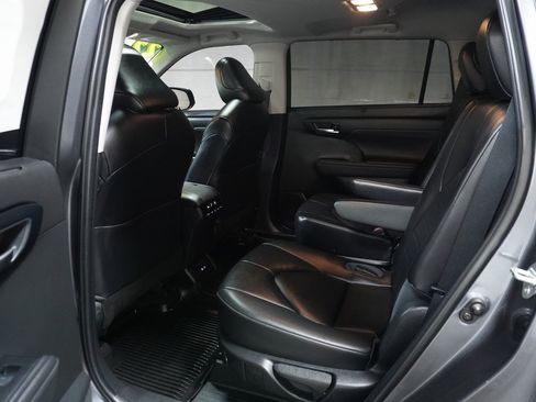 Certified 2023 Toyota Highlander L image 14