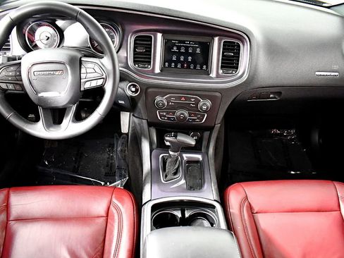 Used 2018 Dodge Charger SXT image 20