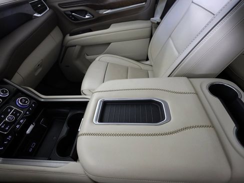 Used 2021 GMC Yukon Denali w/ Denali Premium Package image 45