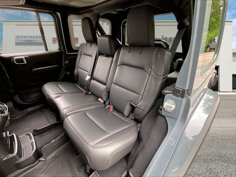 New 2026 Jeep Wrangler Unlimited Sahara AWD/4WD image 10