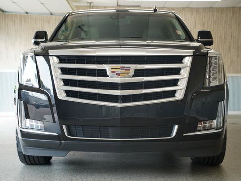 Used 2019 Cadillac Escalade ESV Premium Luxury w/ LPO, Radiant Package AWD/4WD image 3