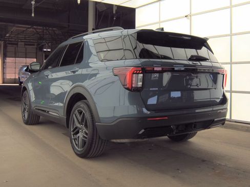 Used 2025 Ford Explorer ST-Line w/ Premium Package image 17
