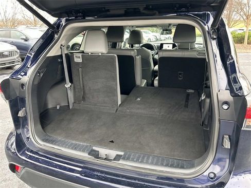 Used 2023 Toyota Highlander XLE image 12