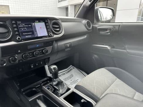 Used 2022 Toyota Tacoma TRD Sport AWD/4WD image 30