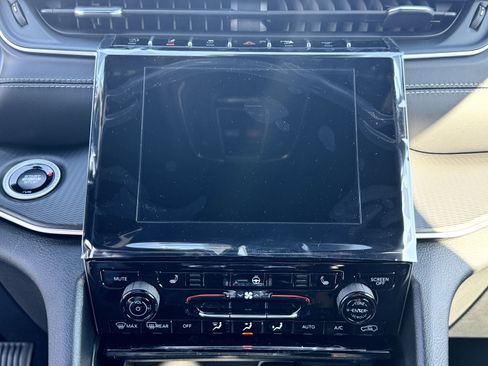 New 2025 Jeep Grand Cherokee Altitude image 26