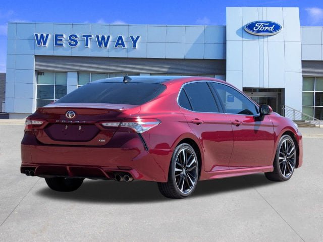 Used 2018 Toyota Camry XSE FWD image 3