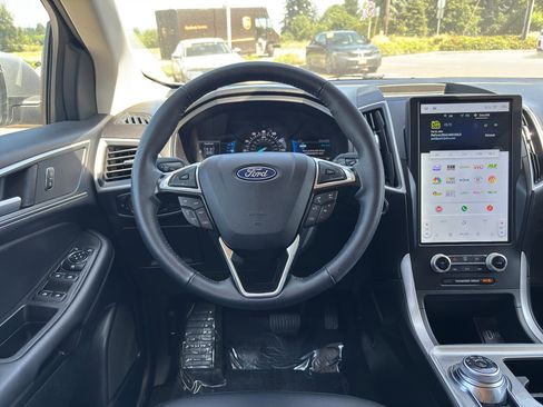 Used 2024 Ford Edge SEL image 18