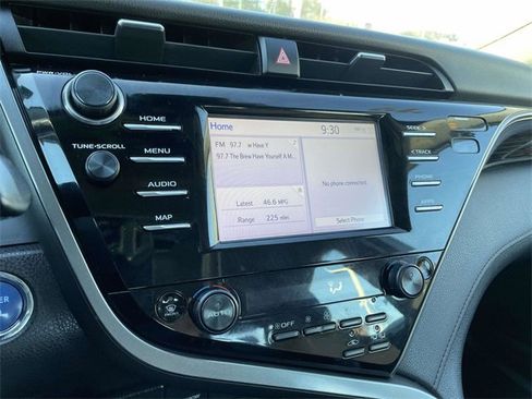 Used 2019 Toyota Camry LE image 27