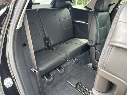 Used 2020 Chevrolet Traverse RS AWD/4WD image 17