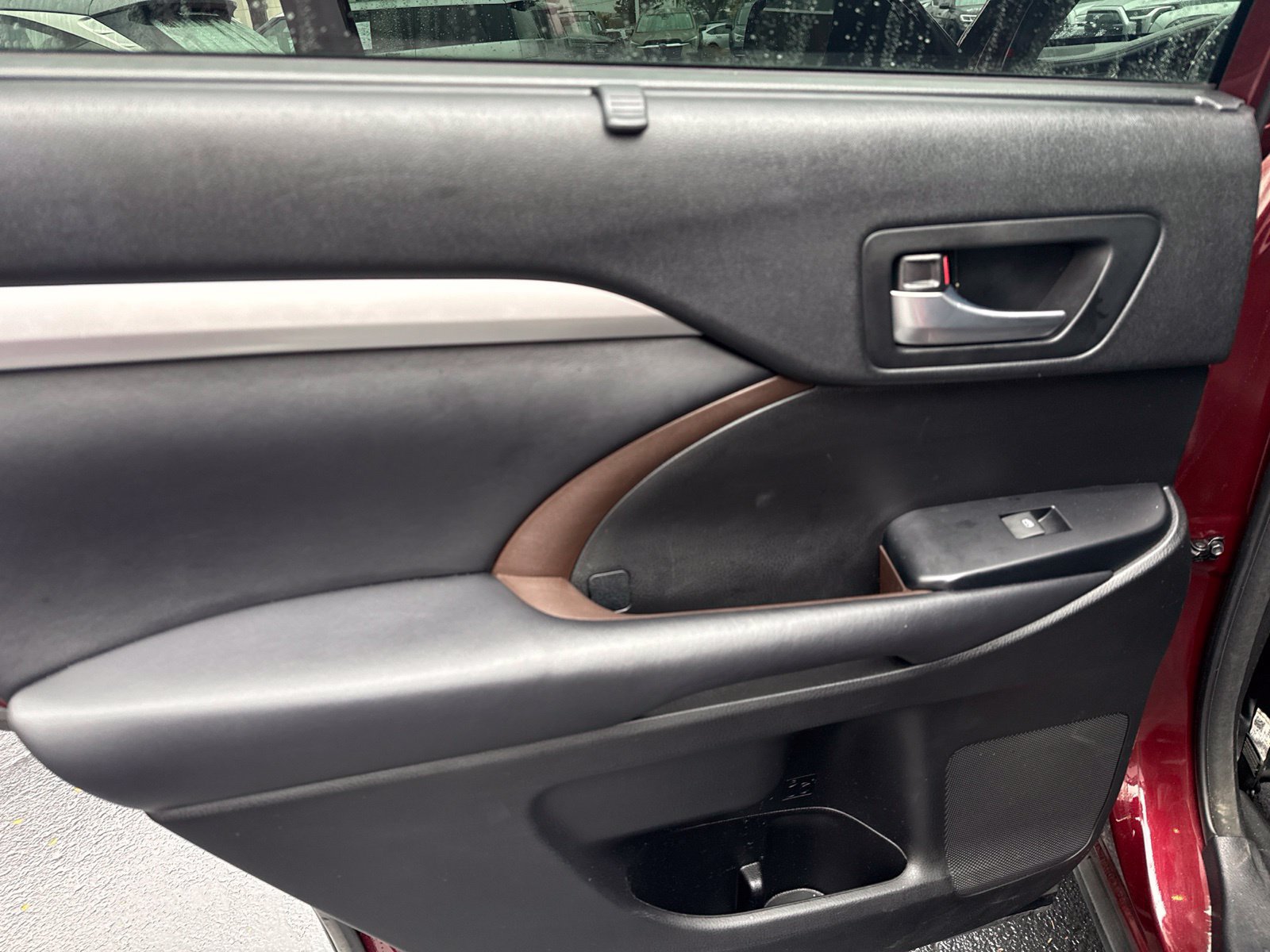 Used 2018 Toyota Highlander XLE FWD image 7