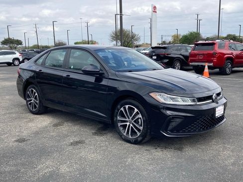 Used 2025 Volkswagen Jetta Sport image 3