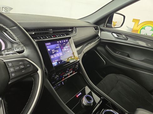 Used 2022 Jeep Grand Cherokee Altitude image 23