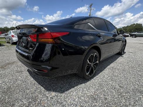 Used 2023 Nissan Altima 2.5 SR AWD/4WD image 6