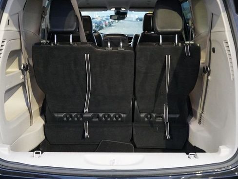 Used 2024 Chrysler Pacifica Touring-L image 37