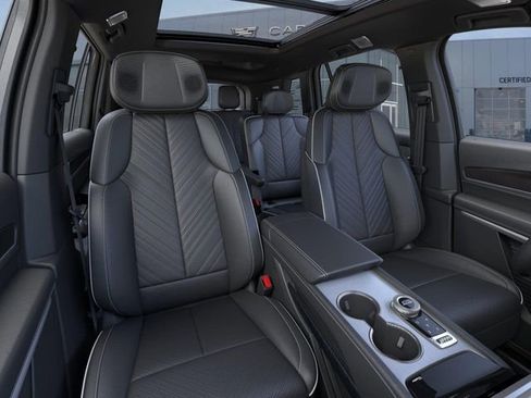 New 2026 Cadillac Vistiq Platinum AWD/4WD image 16
