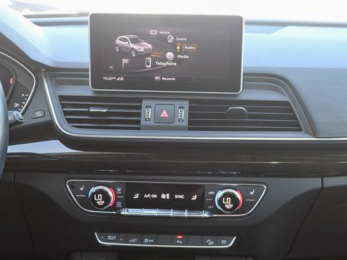 Used 2020 Audi Q5 e Premium Plus w/ Premium Plus Package image 14