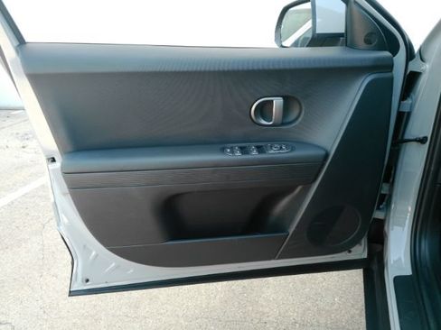 Used 2025 Hyundai Ioniq 5 SE RWD image 13