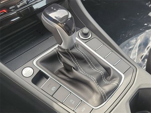 New 2025 Volkswagen Jetta SE image 27