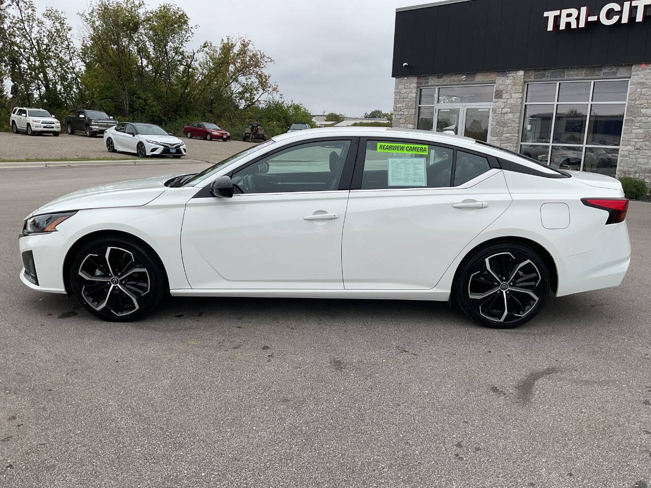 Used 2025 Nissan Altima 2.5 SR FWD image 3