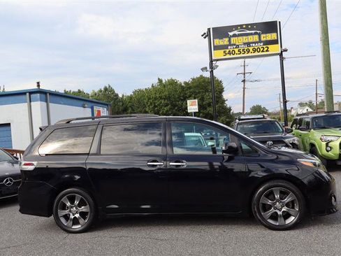 Used 2016 Toyota Sienna SE image 4