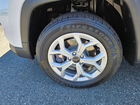 Used 2025 Jeep Compass Sport AWD/4WD image 9
