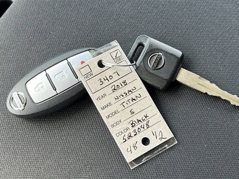 Used 2018 Nissan Titan SV image 33