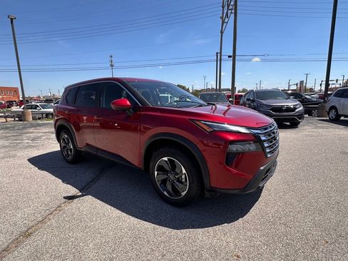Certified 2025 Nissan Rogue SV image 8