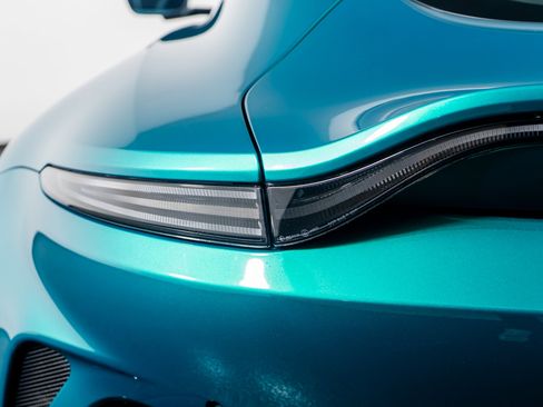 Used 2025 Aston Martin V8 Vantage Coupe image 12