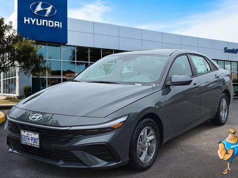 Certified 2026 Hyundai Elantra SE FWD image 1