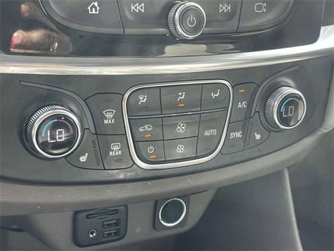 Used 2021 Chevrolet Traverse LT w/ LT Premium Package image 22