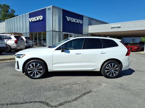 Certified 2024 Volvo XC60 B5 Plus AWD/4WD image 6