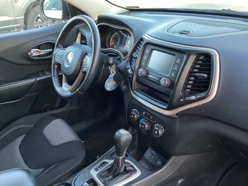 Used 2015 Jeep Cherokee Sport FWD image 20