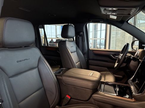 Used 2025 GMC Yukon XL Denali image 21