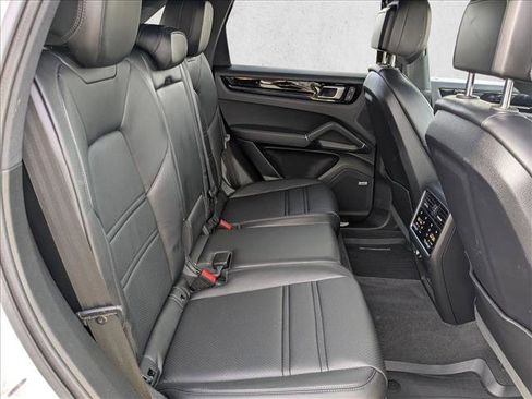 Used 2022 Porsche Cayenne image 22