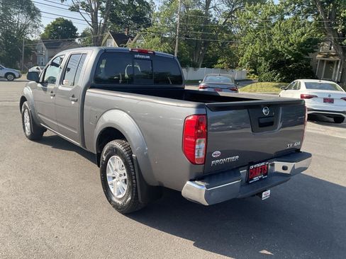 Used 2018 Nissan Frontier SV AWD/4WD image 3