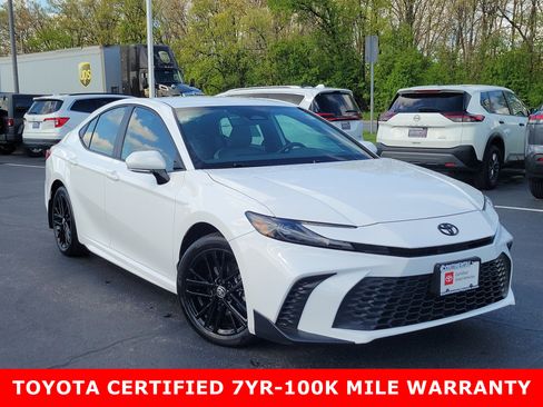 Certified 2025 Toyota Camry Hybrid AWD/4WD image 1