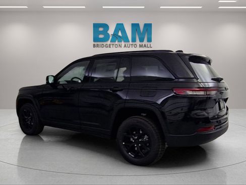 New 2025 Jeep Grand Cherokee Altitude image 5