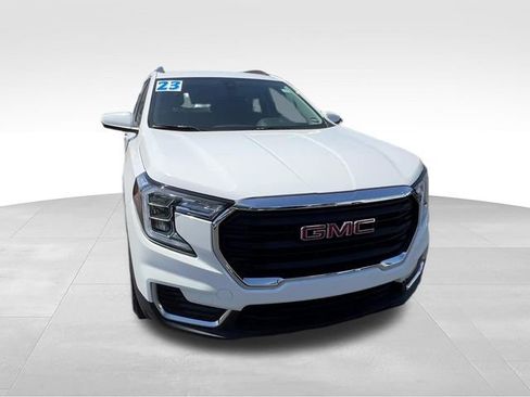 Certified 2023 GMC Terrain SLE w/ Driver Convenience Package FWD image 8