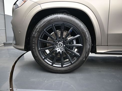 Used 2025 Mercedes-Benz GLS 450 4MATIC image 24